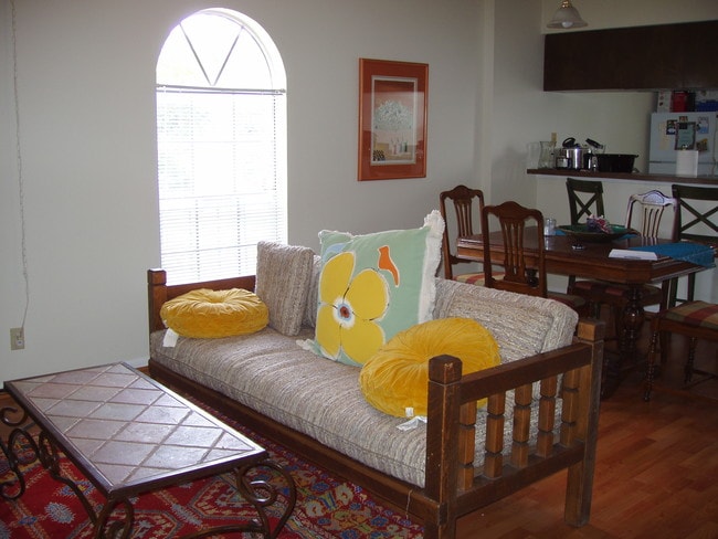 3/2 living room