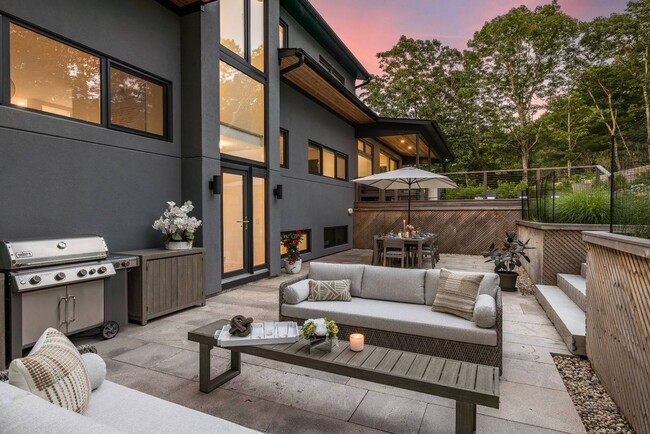 Photo - 32 Island View Dr W