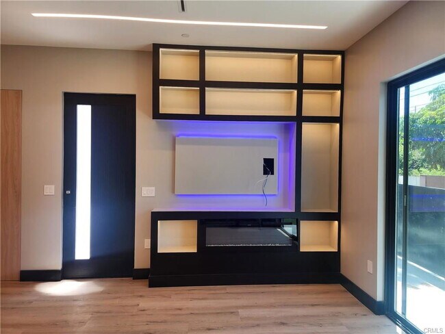 Photo - 20520 Sherman Way