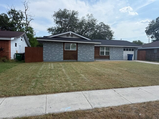 Photo - 5018 Village Way