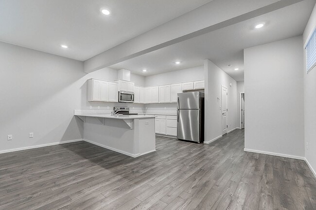 Photo - 3 Bedroom 2.5 Bathroom Home with Beautiful Finishes!!