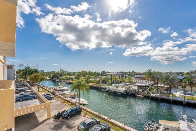 Building Photo - 2350 NE 135th St Unit 409