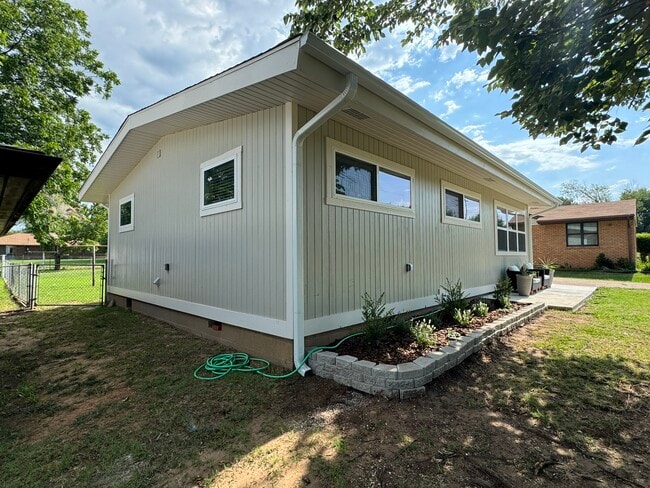 Photo - 1442 E Broadway St