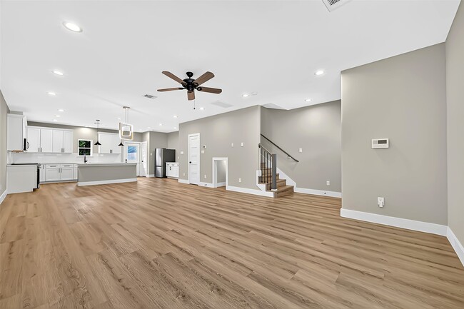 Photo - 809 Avenue J Pl