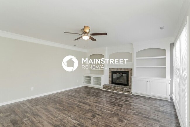 Photo - 4 Bedroom Pet-Friendly Home in CHARLOTTE, NC with Main Street Renewal