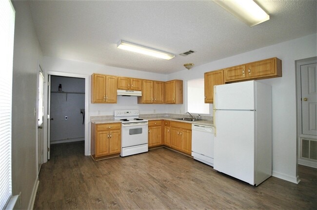 Photo - 552 Brock Ave