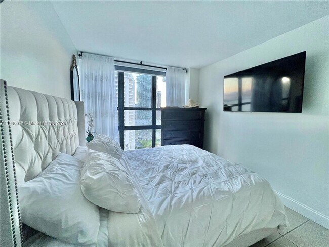 Photo - 600 NE 36th St Unidad 2011