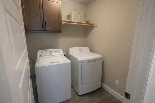 Photo - 3670 Macintosh Way