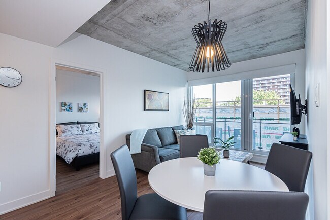 Photo - 1635 Rue St-Hubert Unit ID1261782P