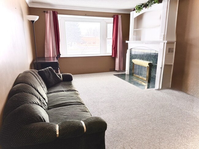 Photo - 1083 London Rd