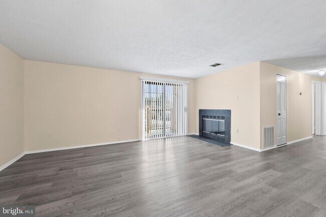 Photo - 26008 Brigadier Pl Unidad E