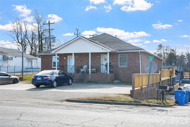 Photo - 300 E Gold St Unidad 3