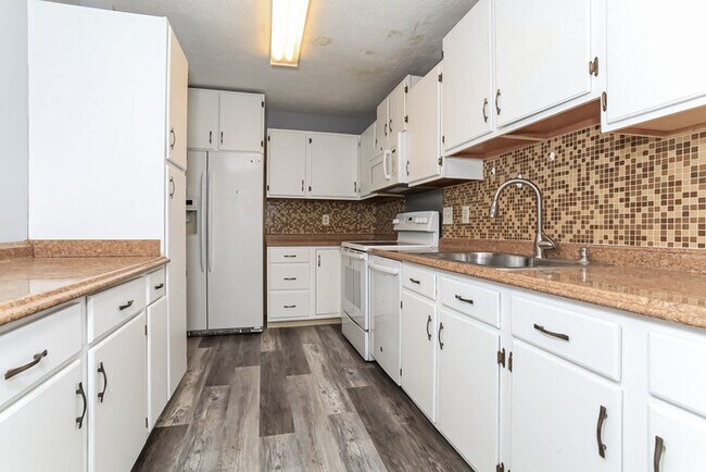 Photo - 8067 Buckland Dr