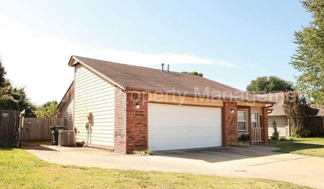 Photo - FOR LEASE | Owasso | Available Now!