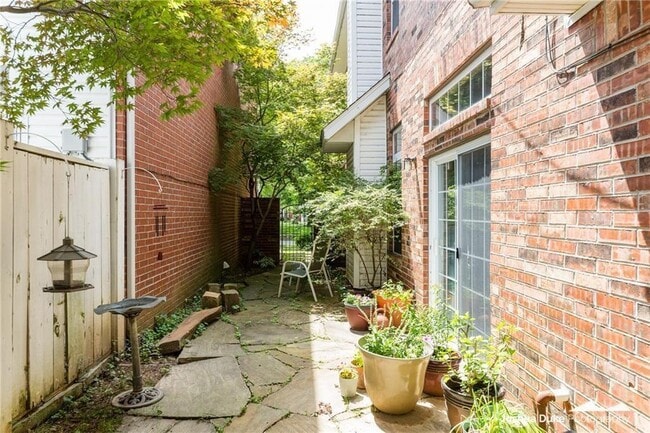 Photo - 523 Founders Park Dr E