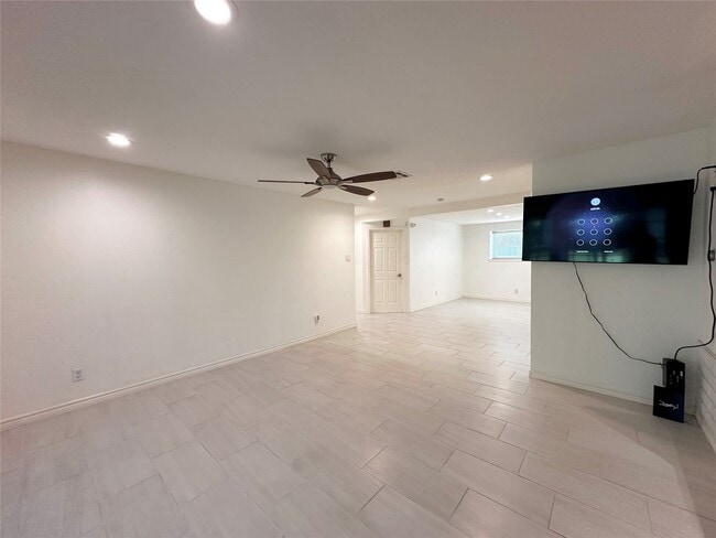 Building Photo - 9626 Highmeadow Dr Rental