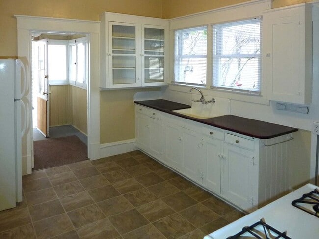 Photo - Charming 2 Bedroom with Bonus/Laundry Room