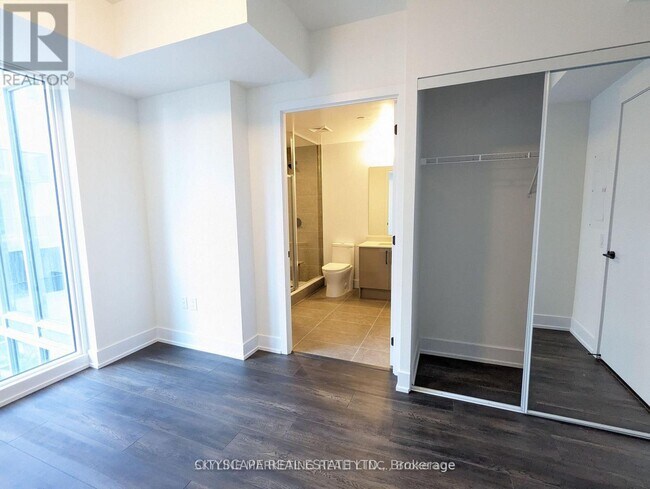 Photo - 2450 Old Bronte Rd Unit 549