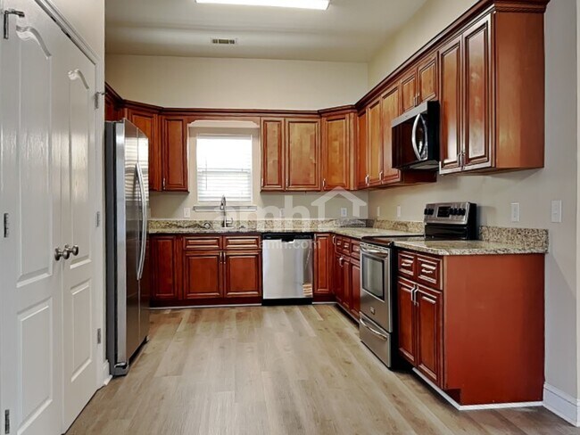 Photo - 515 Flat Rock Ter