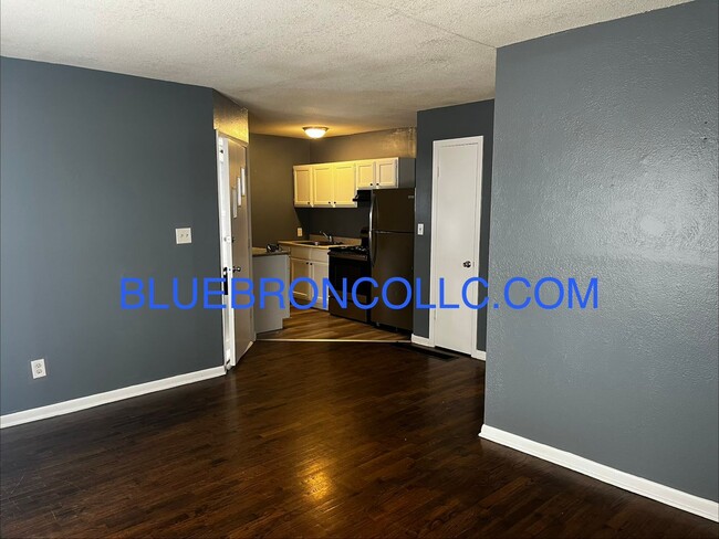 Photo - Completely redone gorgeous 1 bedroom 1 bath Unidad 1719 1/2