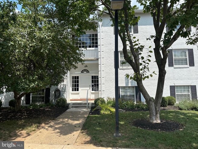 Building Photo - 8 Gurteen Ct Unit 202 Rental