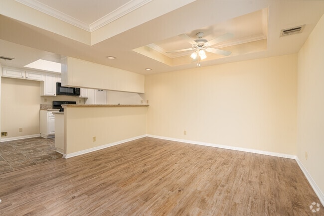 2BR, 2BA - Dining Room - 400 N Hollywood Way