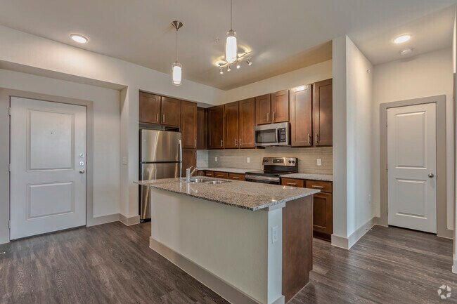 2BR, 2BA - 1020 SF B2 - Kitchen