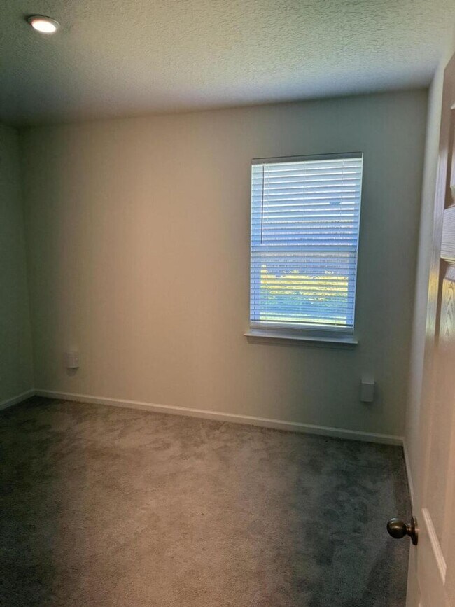 Photo - Charming 4 bedroom 3 bathroom in Yellow River Ranch