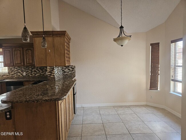 11235 Kachina Dr