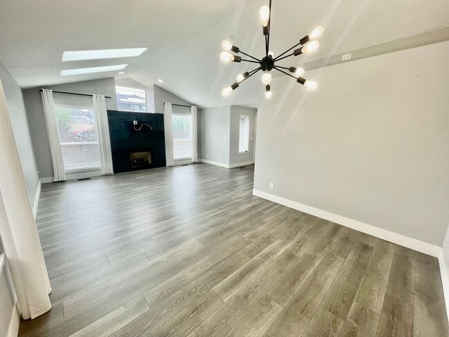 Photo - Beautifully Remodeled 3bd/2bath Hillsboro ...