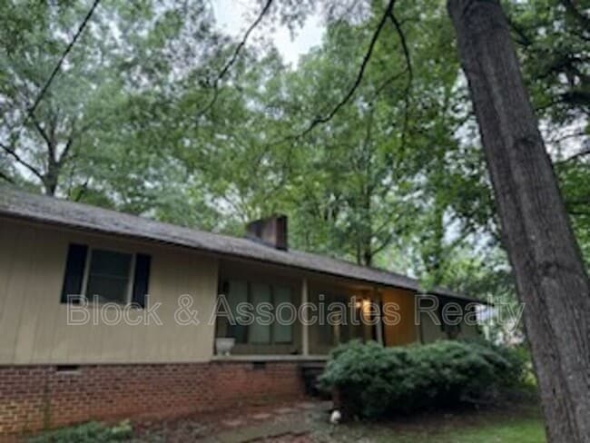 Building Photo - 629 Mountain Rd Unit Apt. B