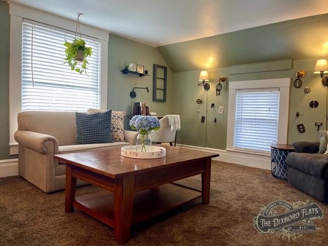 Building Photo - 5121 Plymouth Road Unit Upper