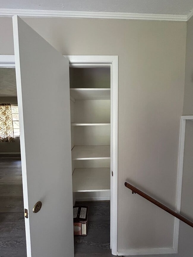 Photo - 310 W 6th St