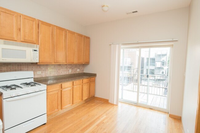 2138 W Chicago Ave Unit R4
