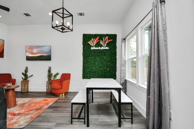 Building Photo - 4909 Higgins St