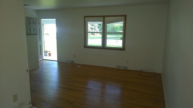 Front entrance - 73 Altamont Road Unit B