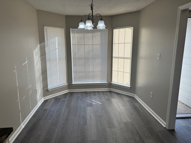 Photo - 1130 Parkview Cir N