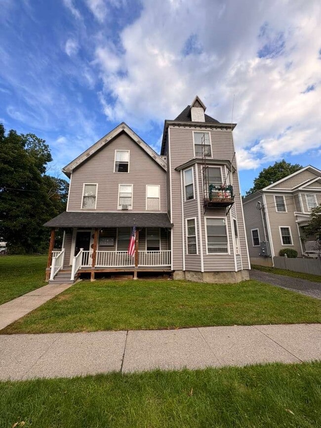 Building Photo - 51 N Clinton St Unit 1