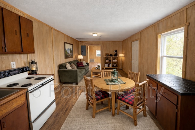 Photo - 7435 Cycle Ln