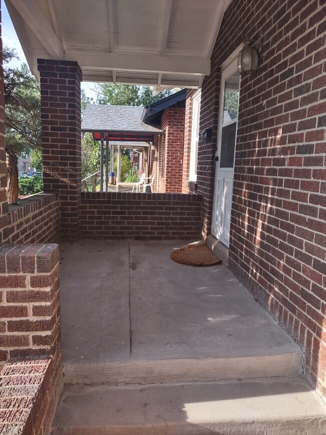 Photo - 3853 Julian St