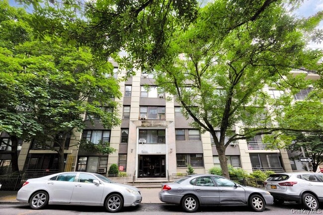 Building Photo - 98-34 63rd Dr Unit 2J