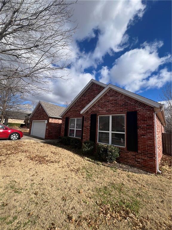 Building Photo - 2584 N Shadow Crest Dr