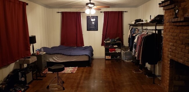 Building Photo - 905 Louisville St