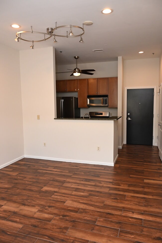 Photo - 309 Holland Ln Unidad 103