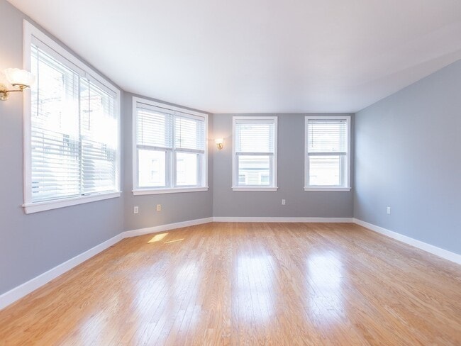 Building Photo - 47 Harvard St Unit A201