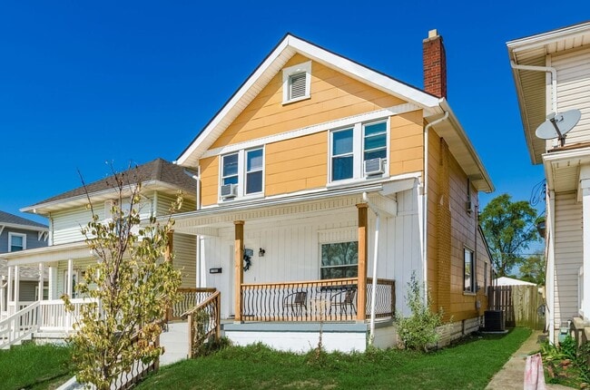 Building Photo - Coming Soon! Renovated Home Near OSU East ...