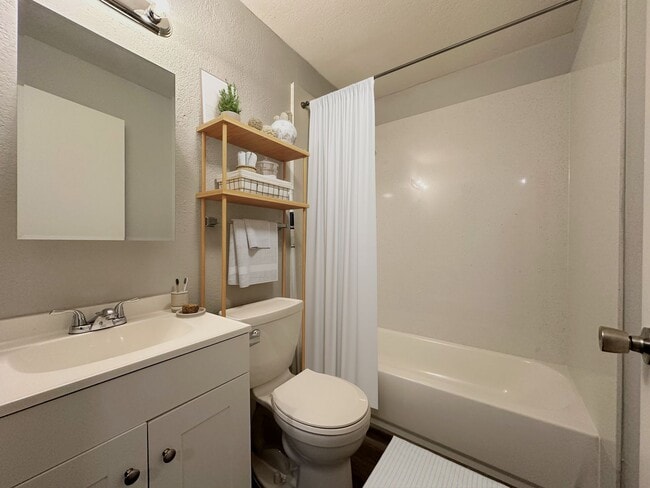 Photo - Lincoln Crest Apartments - 6248 Gettysburg...