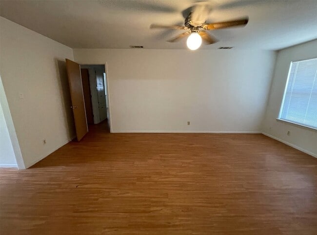 Photo - 204 Cedar Ln