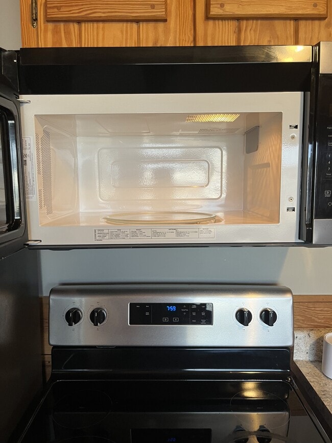 Photo - 214 Oak St SW