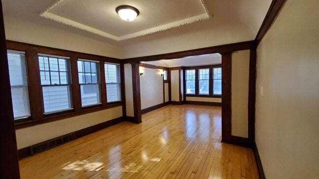Building Photo - 2562-64 N 37th Unit 2562 N 37th St - Lower